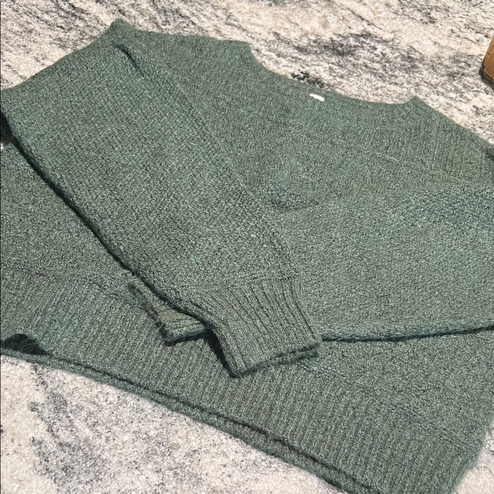 Old Navy Women's Forest Green Crew Neck Sweater